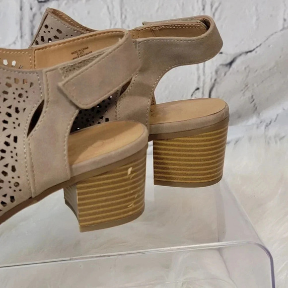 Coconuts Tan Sling Back Peep Toe Stacked Heel Velcro Sandals 8.5 - Picture 9 of 11